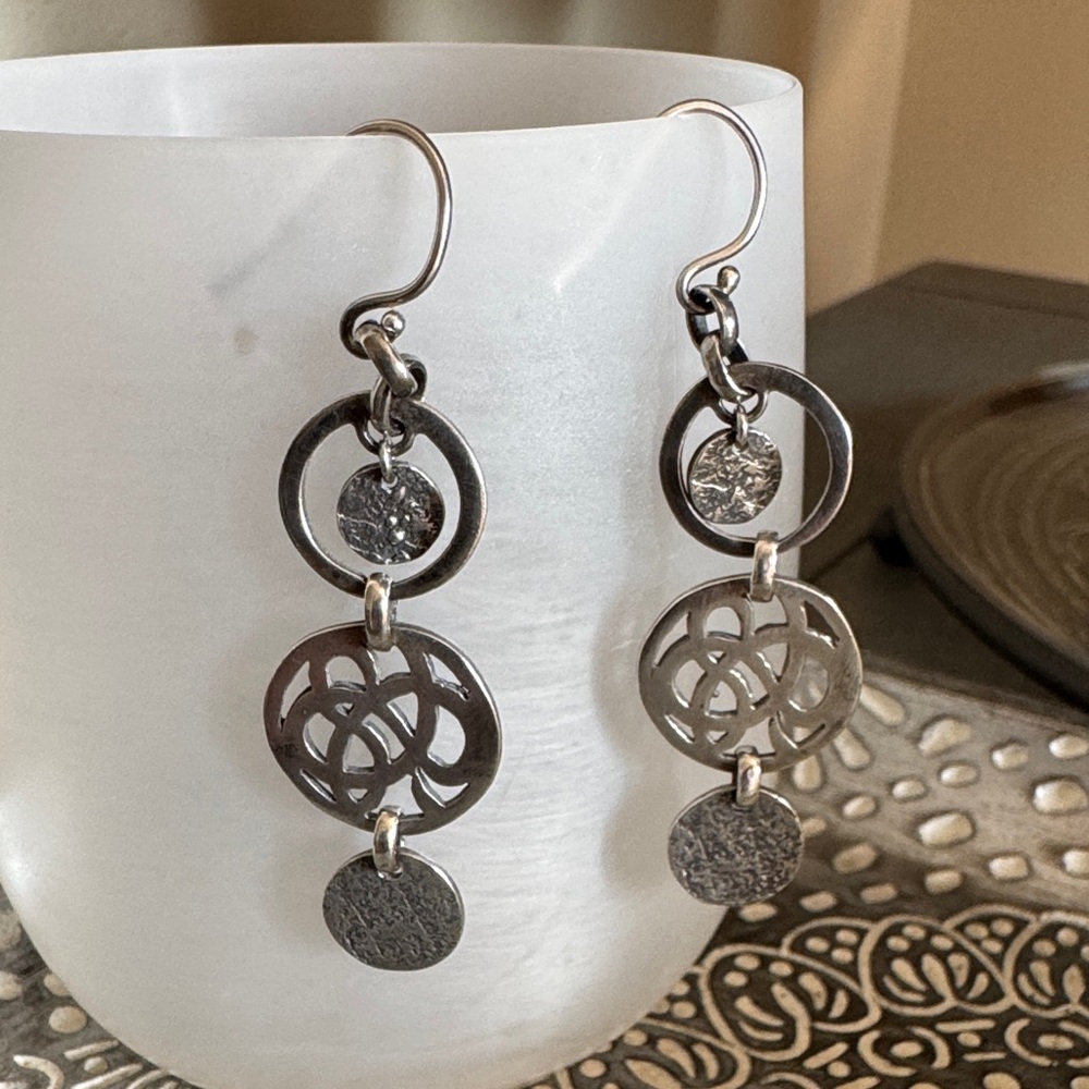 Silpada Earrings W2040 Sterling Silver Hammered Celtic Dangle Triple Disc Textur - Picture 2 of 7